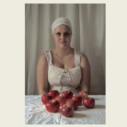 Mädchen mit roten Äpfeln Uta Kilian Moes